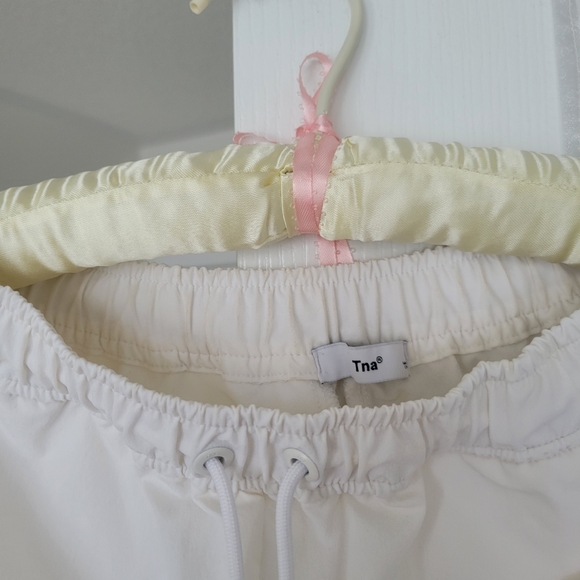 Aritzia TNA white pants - Picture 2 of 4